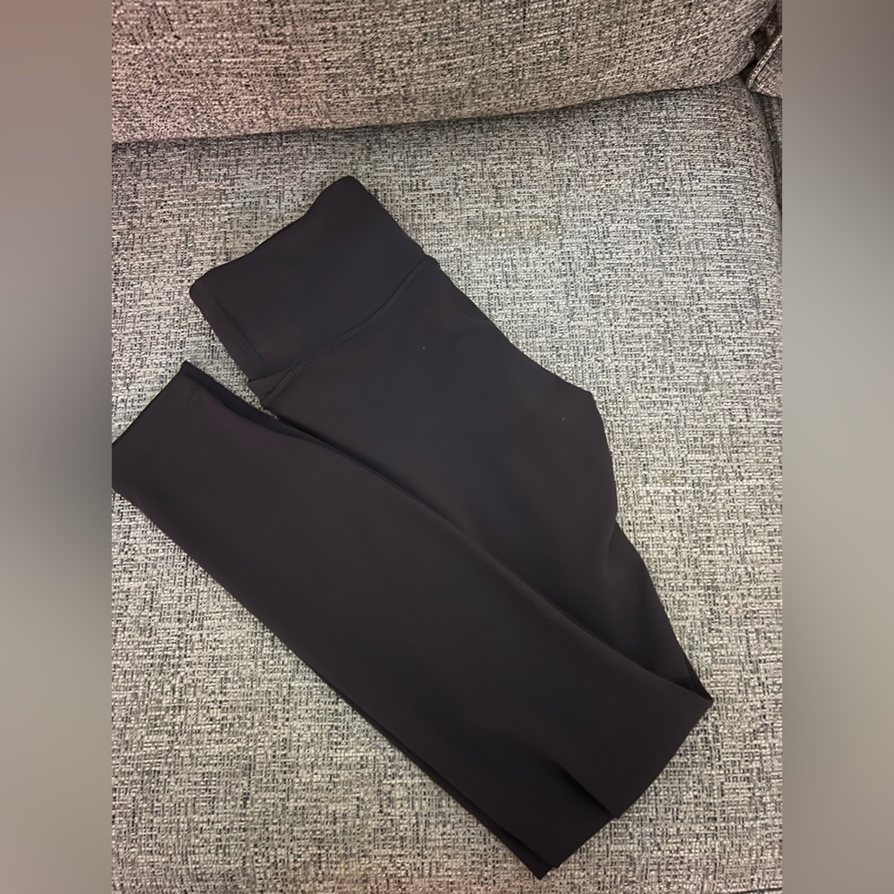 lululemon grey align leggings with a "v" waistband, soft material,
